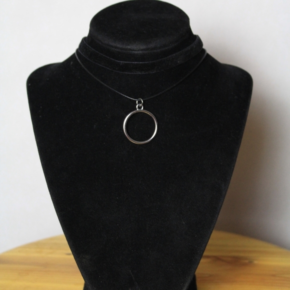 Retro Black Velvet Circle Drop Fabric Choker Necklace - Picture 2 of 3